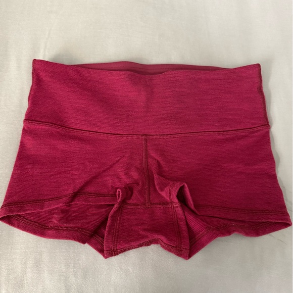 Lululemon Heather Red Boogie short size 6
2.5 inch inseam - Picture 1 of 5